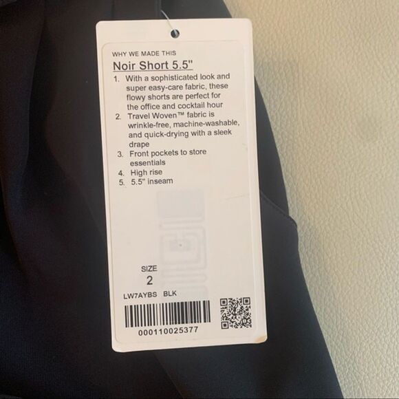 Lululemon Noir Shorts - Picture 6 of 9